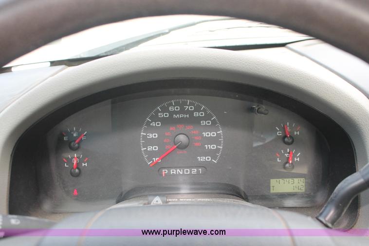 image for item E3281 2006 Ford F150 XL pickup truck