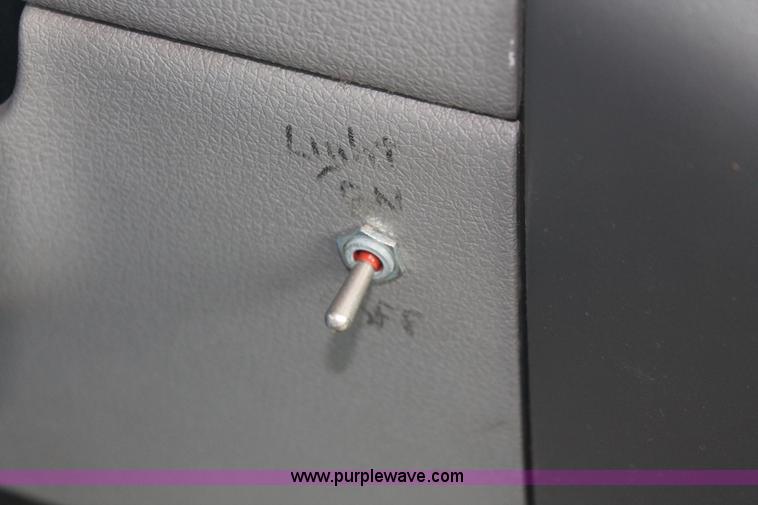 image for item E3281 2006 Ford F150 XL pickup truck