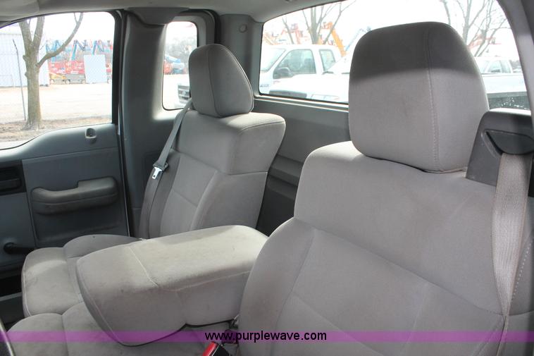 image for item E3281 2006 Ford F150 XL pickup truck