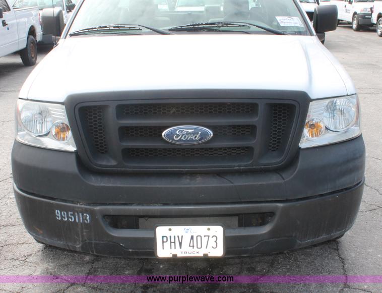 image for item E3281 2006 Ford F150 XL pickup truck