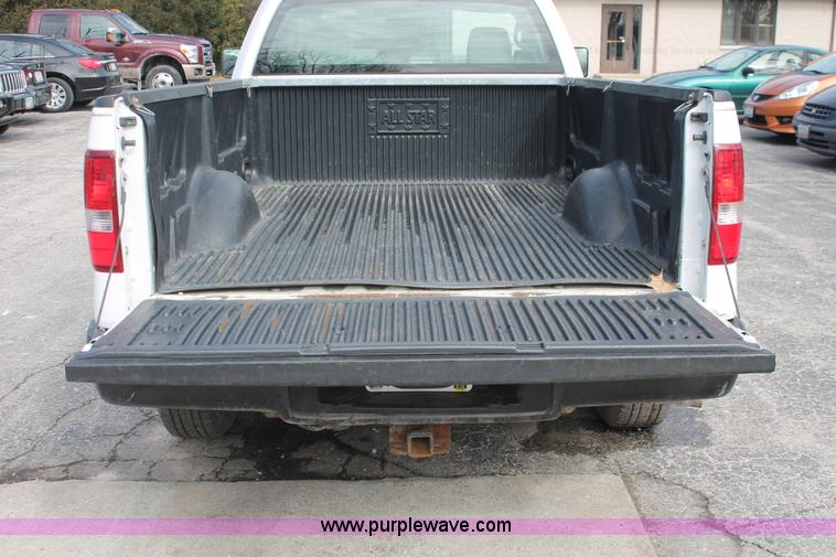 image for item E3281 2006 Ford F150 XL pickup truck
