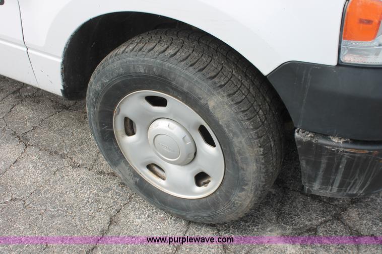 image for item E3281 2006 Ford F150 XL pickup truck