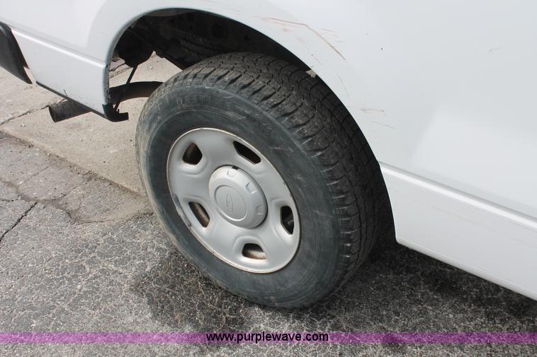 image for item E3281 2006 Ford F150 XL pickup truck