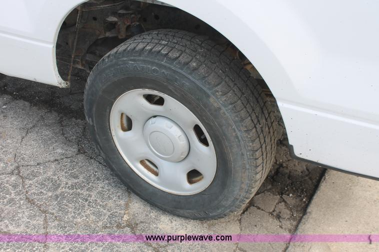 image for item E3281 2006 Ford F150 XL pickup truck