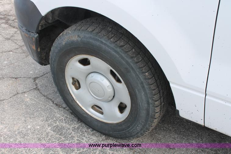 image for item E3281 2006 Ford F150 XL pickup truck