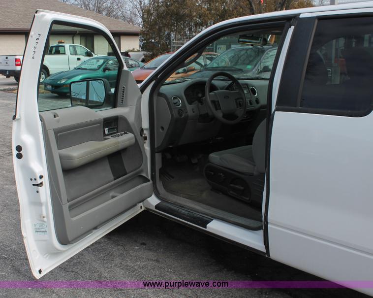image for item E3282 2007 Ford F150 XLT SuperCab pickup truck
