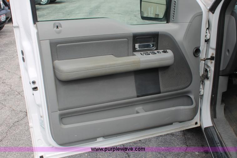 image for item E3282 2007 Ford F150 XLT SuperCab pickup truck
