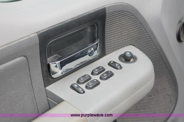 image for item E3282 2007 Ford F150 XLT SuperCab pickup truck