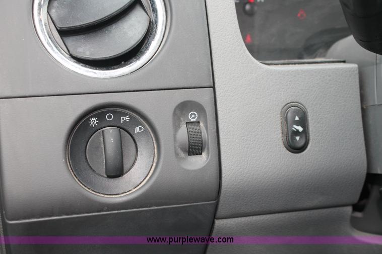 image for item E3282 2007 Ford F150 XLT SuperCab pickup truck