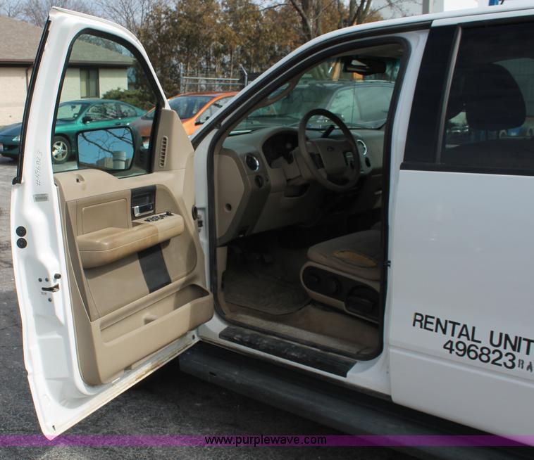 image for item E3283 2004 Ford F150 XLT SuperCrew pickup truck