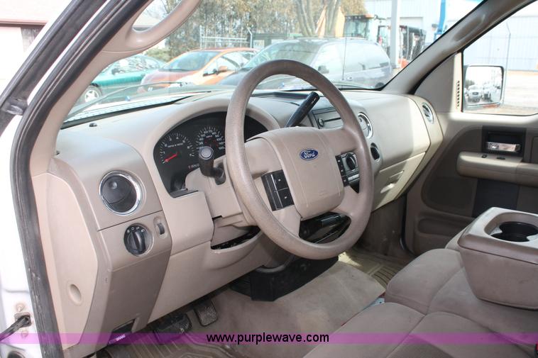image for item E3283 2004 Ford F150 XLT SuperCrew pickup truck