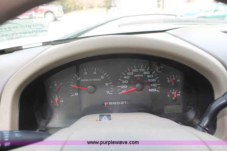 image for item E3283 2004 Ford F150 XLT SuperCrew pickup truck