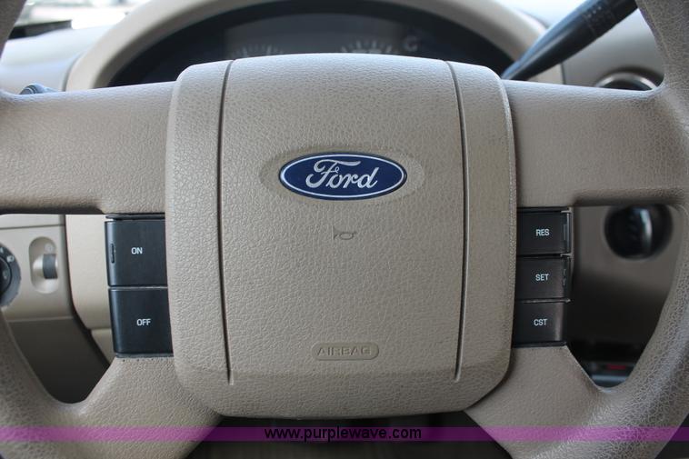 image for item E3283 2004 Ford F150 XLT SuperCrew pickup truck