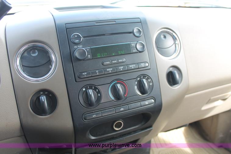 image for item E3283 2004 Ford F150 XLT SuperCrew pickup truck