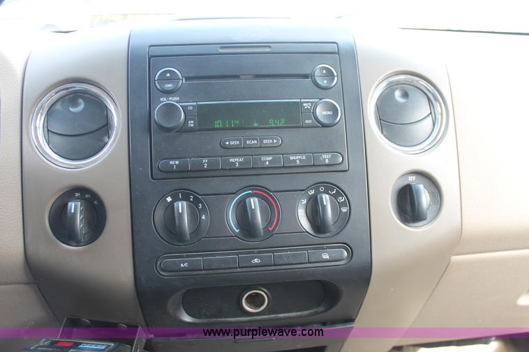 image for item E3283 2004 Ford F150 XLT SuperCrew pickup truck