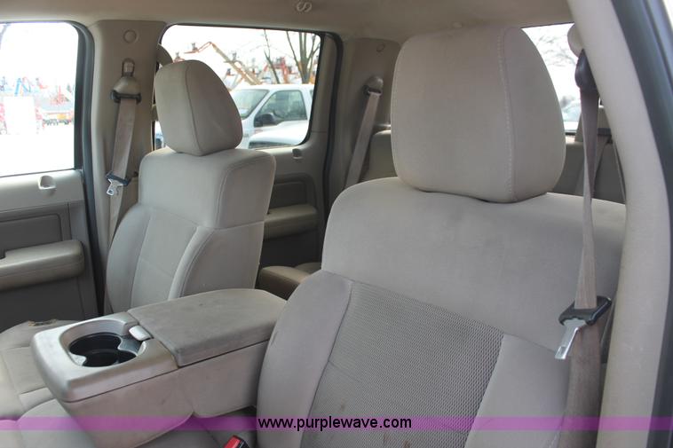 image for item E3283 2004 Ford F150 XLT SuperCrew pickup truck