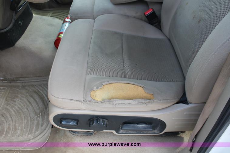 image for item E3283 2004 Ford F150 XLT SuperCrew pickup truck