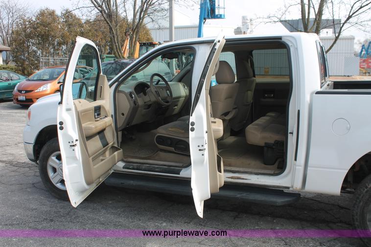 image for item E3283 2004 Ford F150 XLT SuperCrew pickup truck