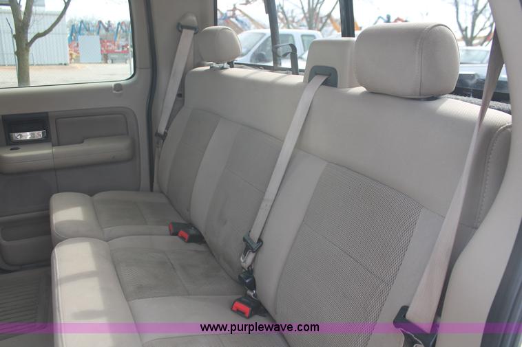 image for item E3283 2004 Ford F150 XLT SuperCrew pickup truck