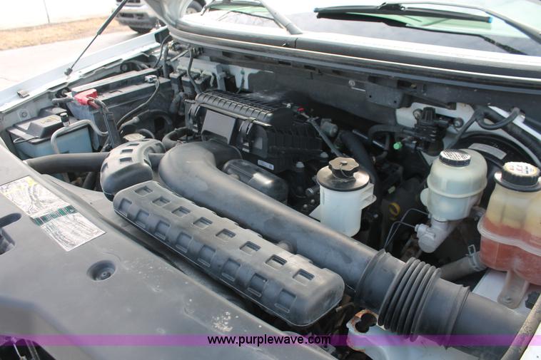 image for item E3283 2004 Ford F150 XLT SuperCrew pickup truck