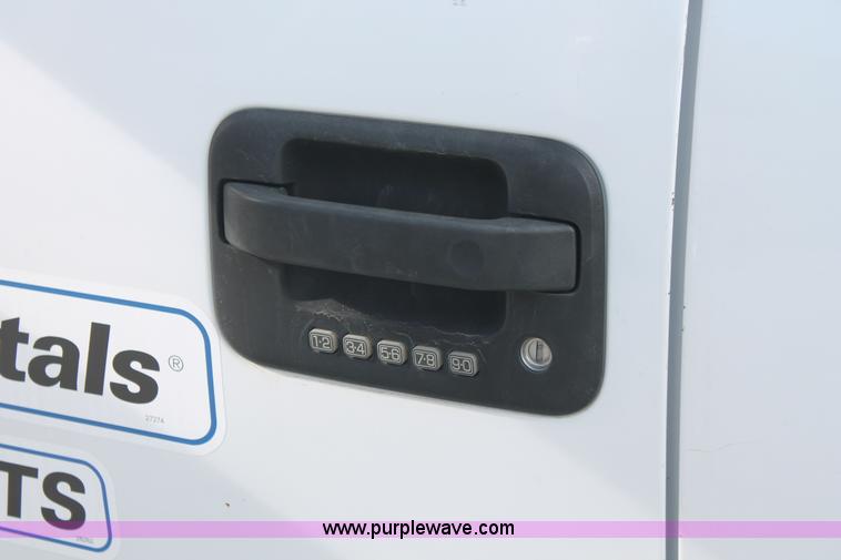 image for item E3283 2004 Ford F150 XLT SuperCrew pickup truck