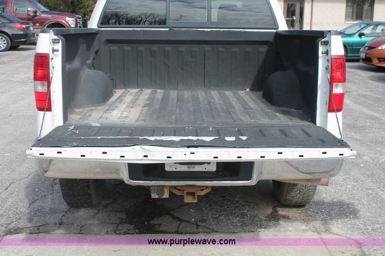 image for item E3283 2004 Ford F150 XLT SuperCrew pickup truck