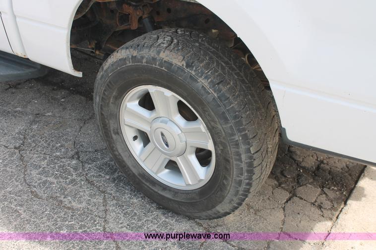 image for item E3283 2004 Ford F150 XLT SuperCrew pickup truck