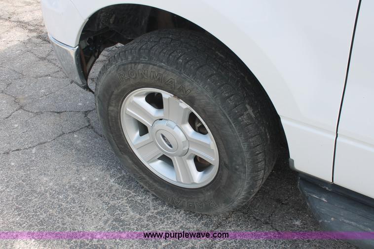 image for item E3283 2004 Ford F150 XLT SuperCrew pickup truck