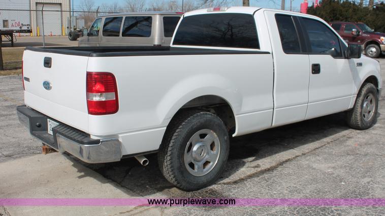 image for item E3284 2005 Ford F150 XLT SuperCab pickup truck