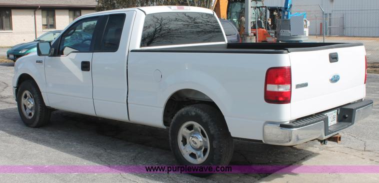image for item E3284 2005 Ford F150 XLT SuperCab pickup truck