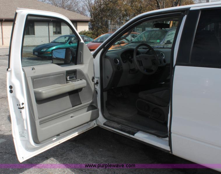 image for item E3284 2005 Ford F150 XLT SuperCab pickup truck