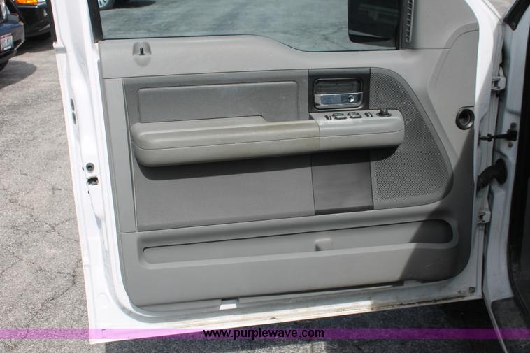 image for item E3284 2005 Ford F150 XLT SuperCab pickup truck