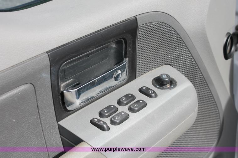 image for item E3284 2005 Ford F150 XLT SuperCab pickup truck