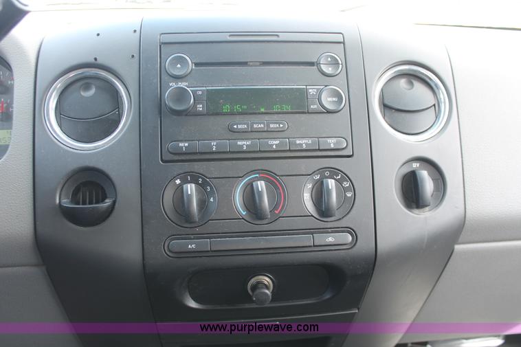 image for item E3284 2005 Ford F150 XLT SuperCab pickup truck