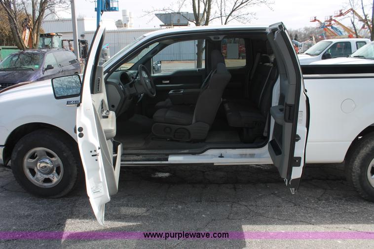 image for item E3284 2005 Ford F150 XLT SuperCab pickup truck