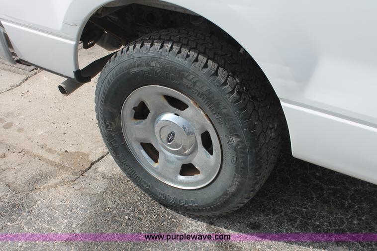 image for item E3284 2005 Ford F150 XLT SuperCab pickup truck