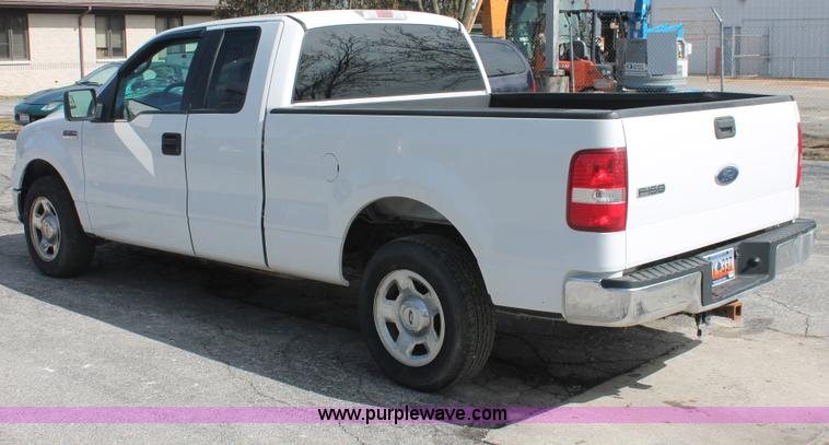 image for item E3285 2005 Ford F150 XLT SuperCab pickup truck