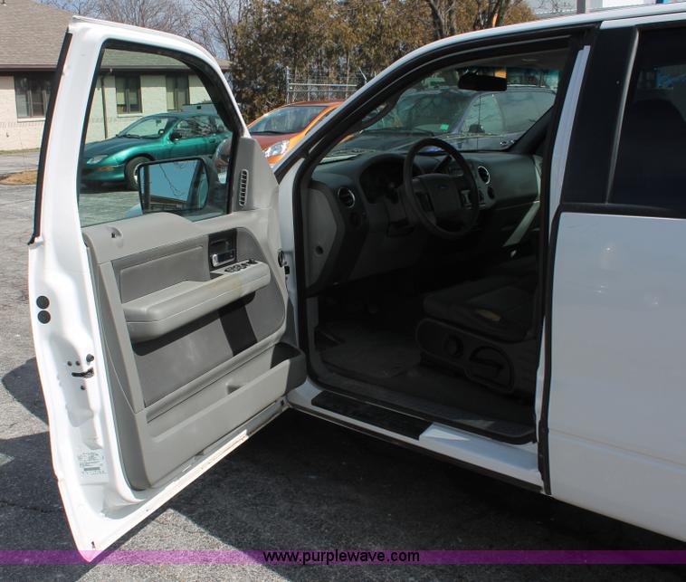 image for item E3285 2005 Ford F150 XLT SuperCab pickup truck