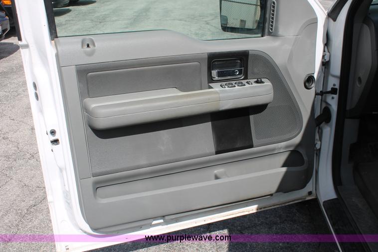 image for item E3285 2005 Ford F150 XLT SuperCab pickup truck