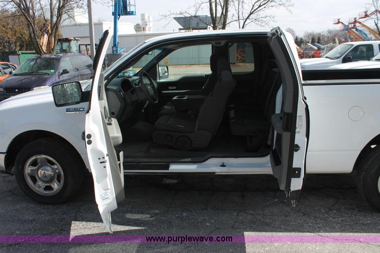 image for item E3285 2005 Ford F150 XLT SuperCab pickup truck