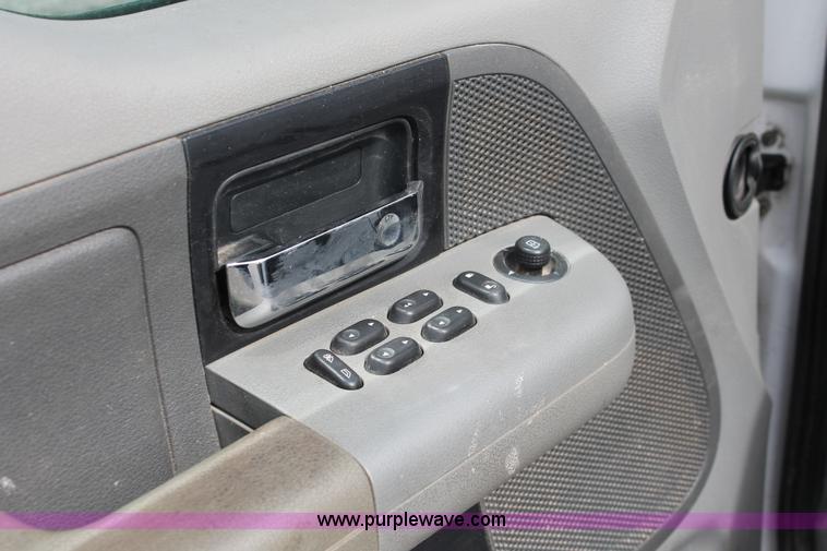 image for item E3286 2006 Ford F150 XLT SuperCab pickup truck