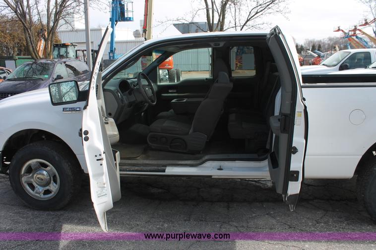 image for item E3286 2006 Ford F150 XLT SuperCab pickup truck