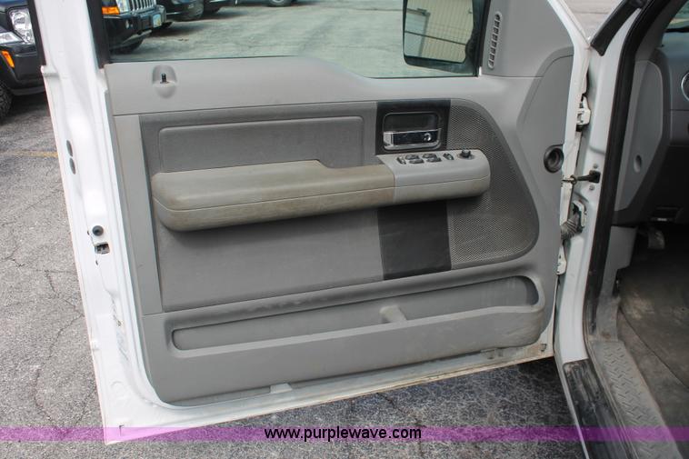 image for item E3287 2005 Ford F150 XLT SuperCab pickup truck