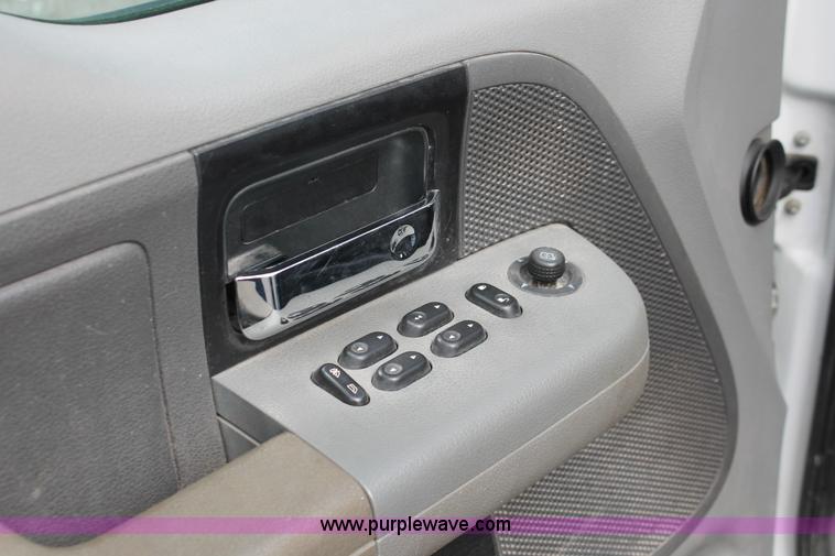 image for item E3287 2005 Ford F150 XLT SuperCab pickup truck