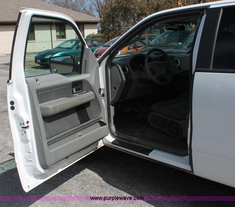 image for item E3288 2005 Ford F150 XLT SuperCab pickup truck