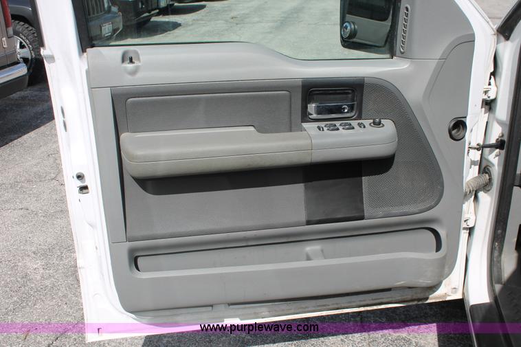image for item E3288 2005 Ford F150 XLT SuperCab pickup truck