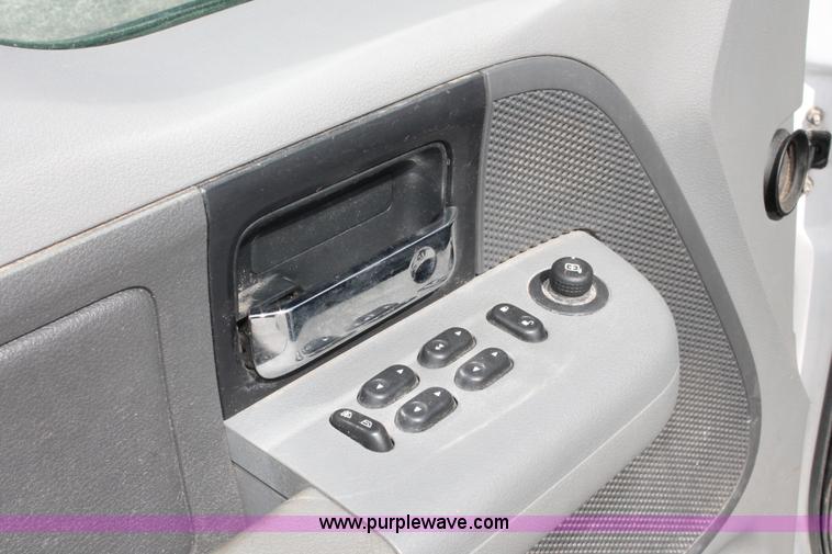 image for item E3288 2005 Ford F150 XLT SuperCab pickup truck
