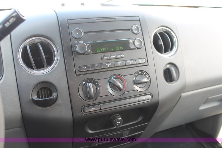 image for item E3288 2005 Ford F150 XLT SuperCab pickup truck