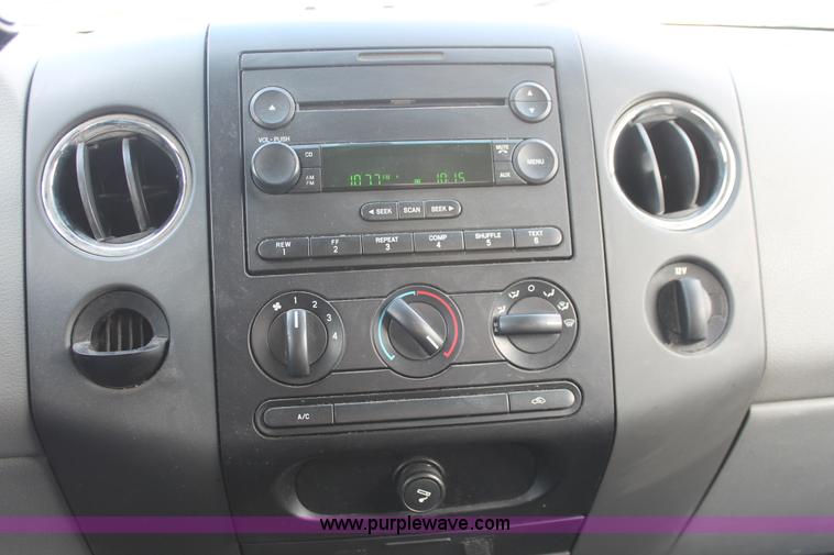 image for item E3288 2005 Ford F150 XLT SuperCab pickup truck