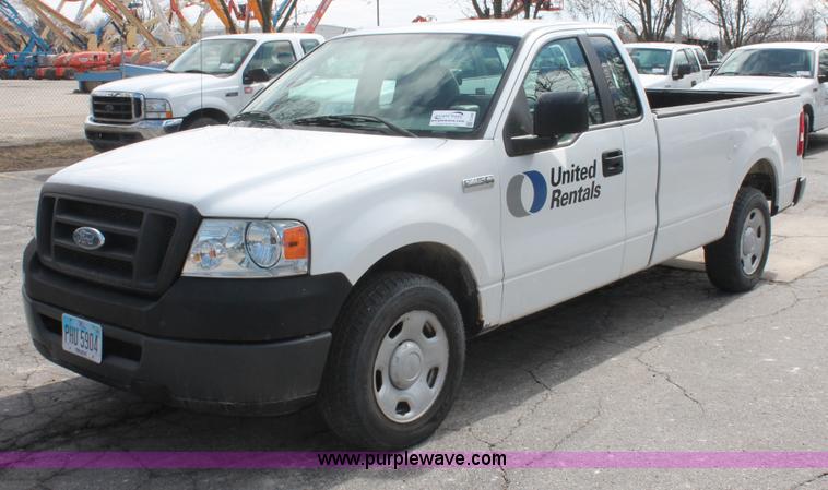 image for item E3289 2006 Ford F150 XL pickup truck